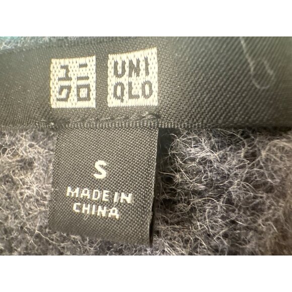Uniqlo Small Wool V-Neck Sweater Gray - Picture 3 of 16